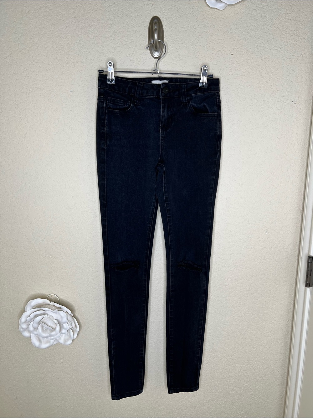 NTM: Mono B Black Wash Distressed Skinny Jeans Size 0 Stretch Denim